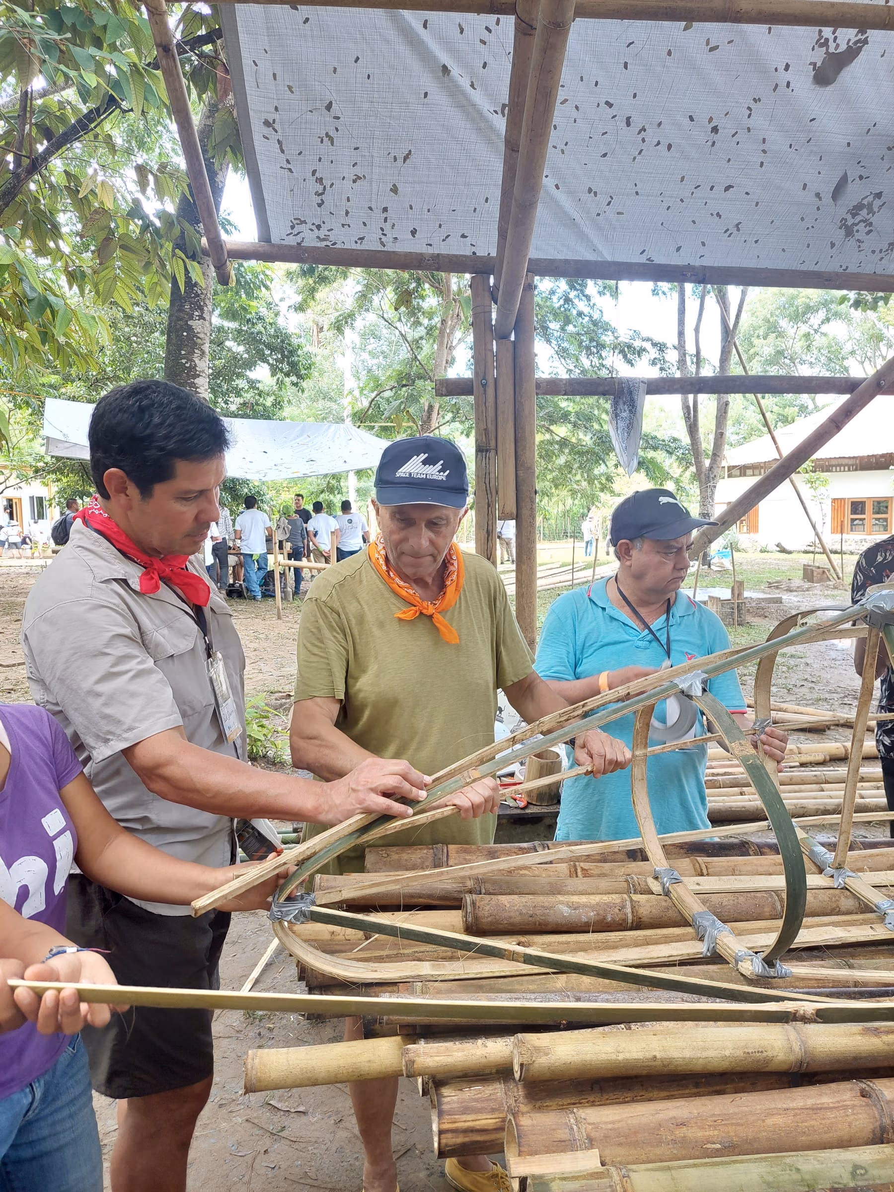 Taller de construcción en bambú en Guatemala, octubre 2022 — aplicaciones estructurales y de diseño interior